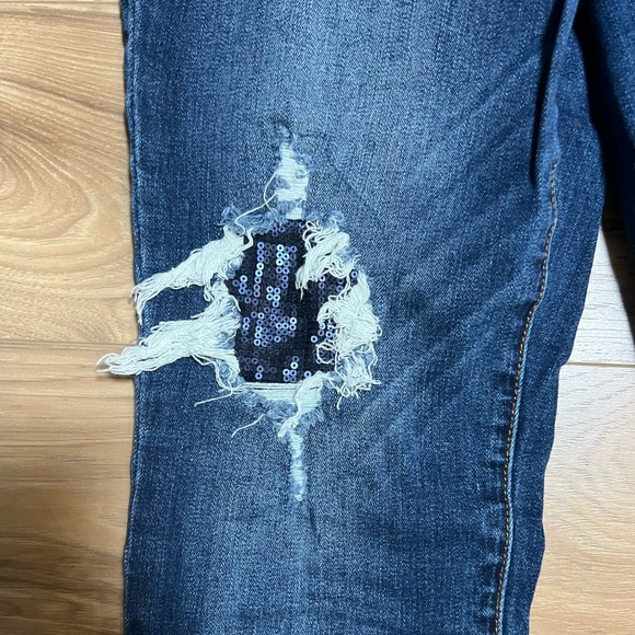 STS Blue Ankle Cropped Distressed Jeans - Picture 2 of 8